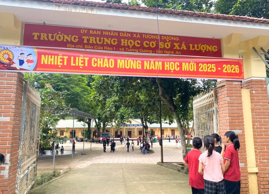 khong-lo-hen-cung-tieng-trong-khai-truong-3.jpg