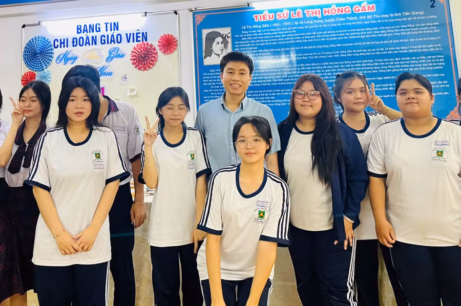 thay-giao-9x-thap-hy-vong-cho-tre-em-ngheo-1.jpg