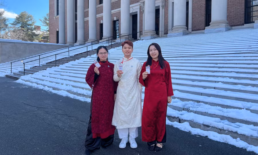 sinh-vien-fulbright-viet-nam-mang-cau-chuyen-dat-nuoc-den-harvard-1.jpg