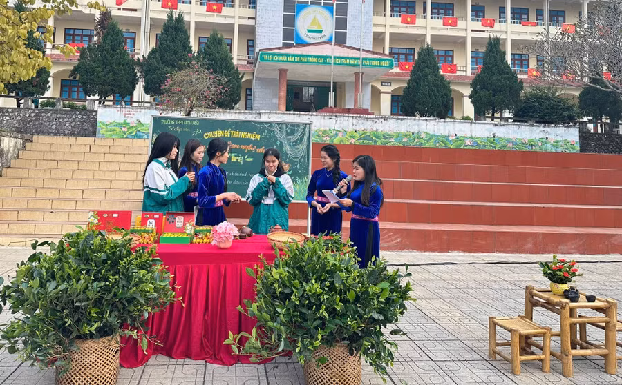 hoc-sinh-dan-toc-thieu-so-tiep-can-khoa-hoc-cong-nghe-1.jpg