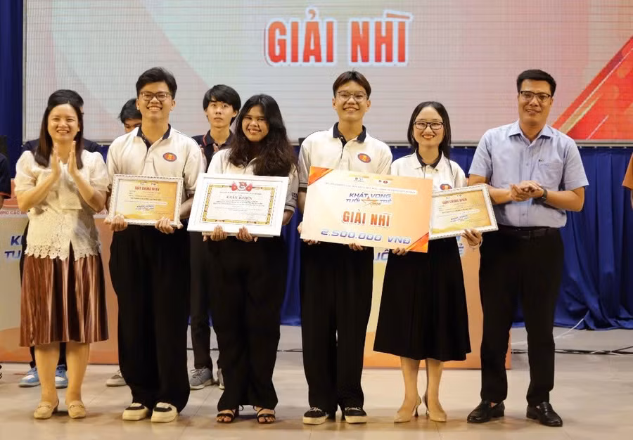 da-dang-hoat-dong-sinh-hoat-danng-trong-sinh-vien-4.jpg
