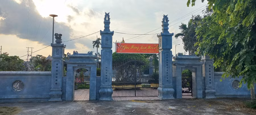 chuyen-hai-vi-hoang-giap-tung-phai-di-lam-thue-tru-no-3.jpg
