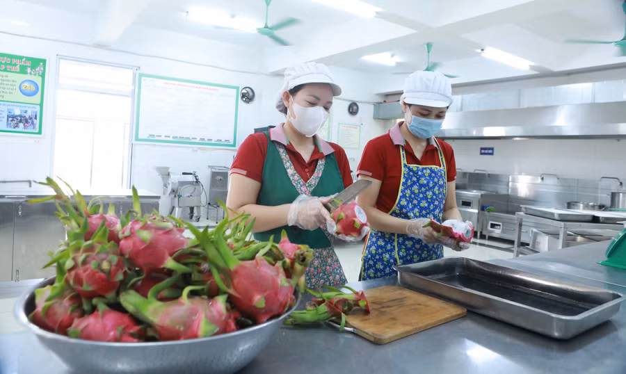 cung-cap-nuoc-uong-sua-trong-truong-hoc-o-ha-noi-2.jpg