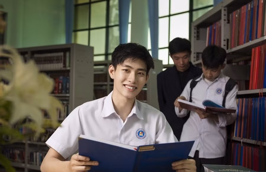 cu-hich-tu-chinh-sach2.jpg