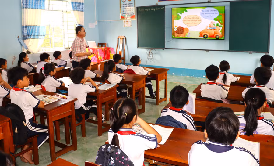 Trường Tiểu học Thới Bình B (Thới Bình, Cà Mau) tích cực đưa công nghệ vào giảng dạy. 