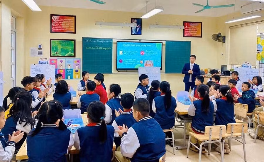 Học sinh Trường Tiểu học Cửa Nam tham gia hoạt động giáo dục kỹ năng số và an toàn trên không gian mạng ngay trong giờ học.