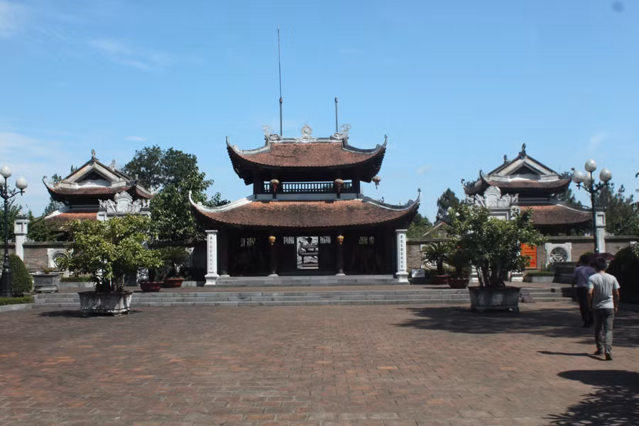 la-son-phu-tu-nguyen-thiep-1.jpg
