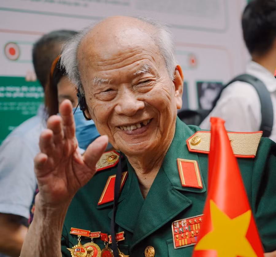tu-hao-ve-mot-ha-noi-anh-hung-1-7716.jpg