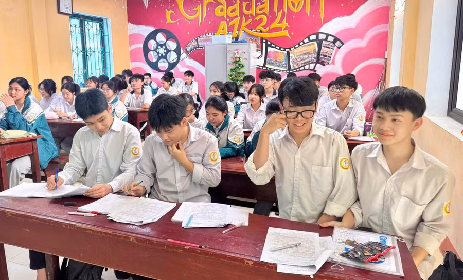 Trường THPT Hoàng Quốc Việt, TP Yên Bái vận dụng công nghệ giúp học sinh ôn tập.