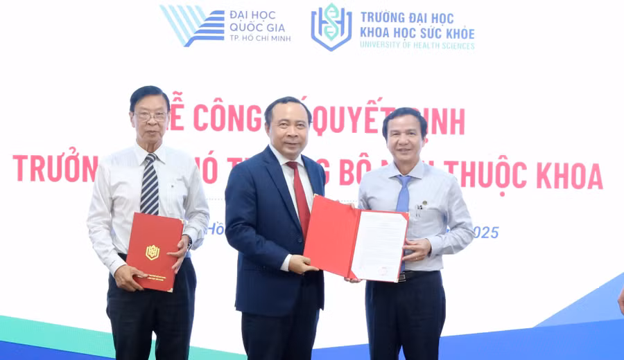 giao-su-dau-nganh-tha-gia-thinh-giang-2.jpg