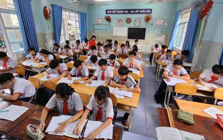 Cô giáo Nhung trong giờ lên lớp. Ảnh: NVCC