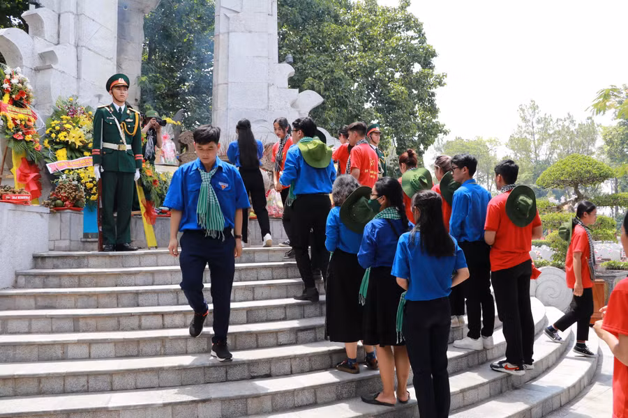 Tuoi tre va thang 7 (7).jpg