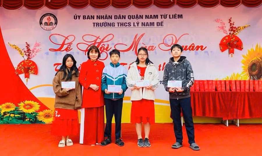 lo-tet-cho-tro-ngheo-giao-vien-kho-khan-2.jpg