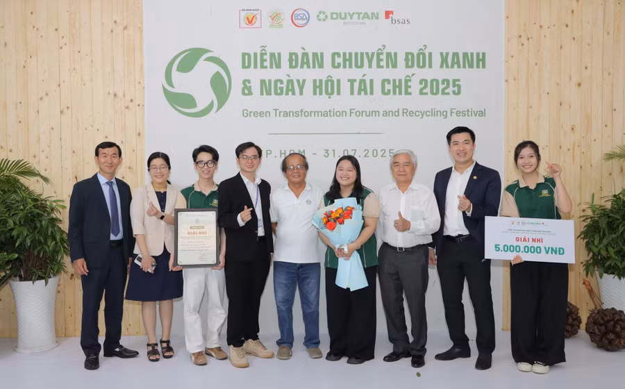 sinh-vien-khoi-nghiep-tu-sau-rieng-2.jpg