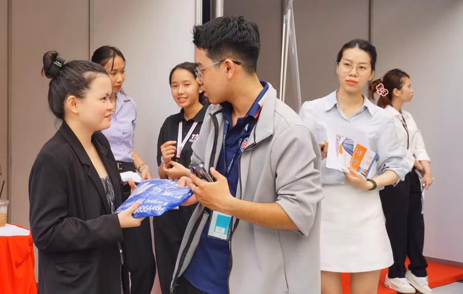 sinh-vien-chon-mat-gui-vang-vao-doanh-nghiep-so-1.jpg
