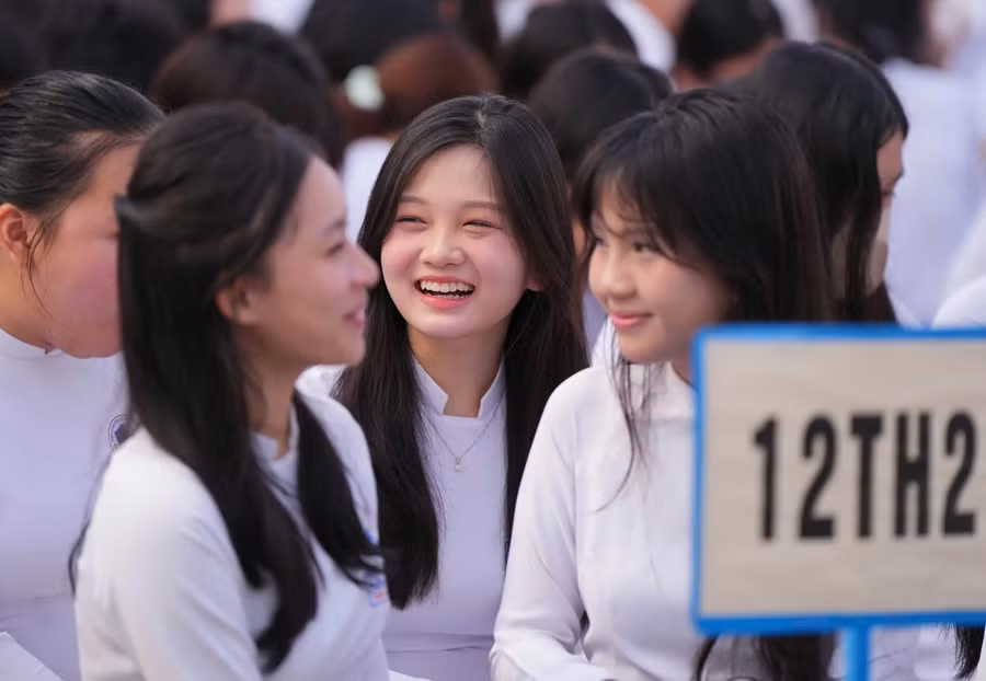 Học sinh lớp 12 TPHCM trong ngày tựu trường năm học 2025-2026. Ảnh minh họa: INT