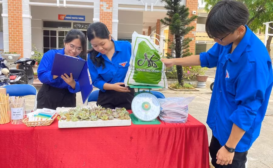 ngay-yeu-thuong-1.jpg