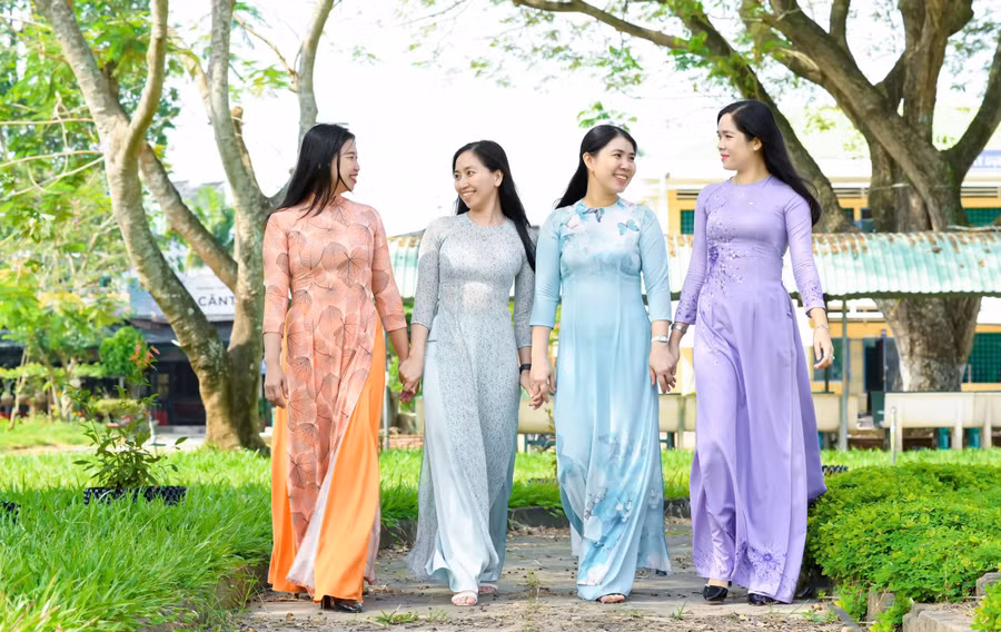 Giáo viên Trường THPT Tháp Mười, Đồng Tháp. Ảnh: NTCC