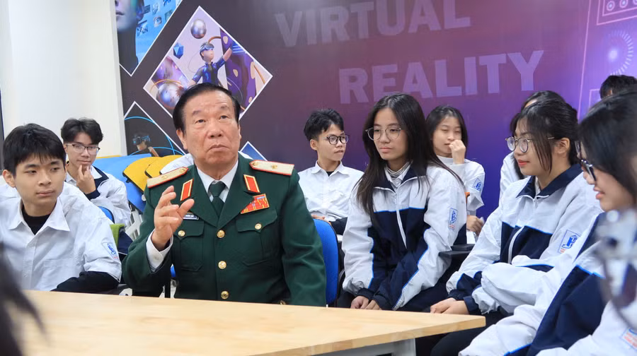 nguoi-linh-gia-ke-chuyen-sinh-tu-o-thanh-co-quang-tri-2.jpg