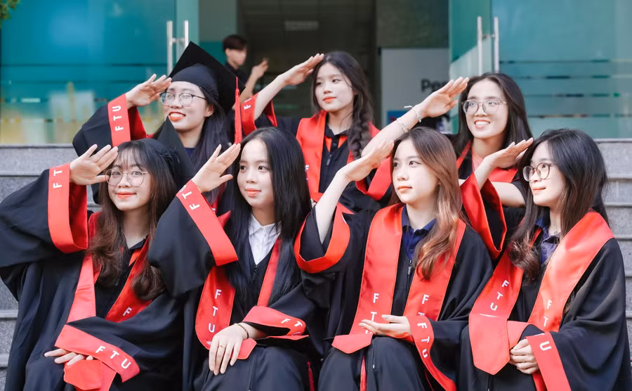 Sinh viên Trường Đại học Ngoại thương trong ngày tốt nghiệp. Ảnh: NTCC