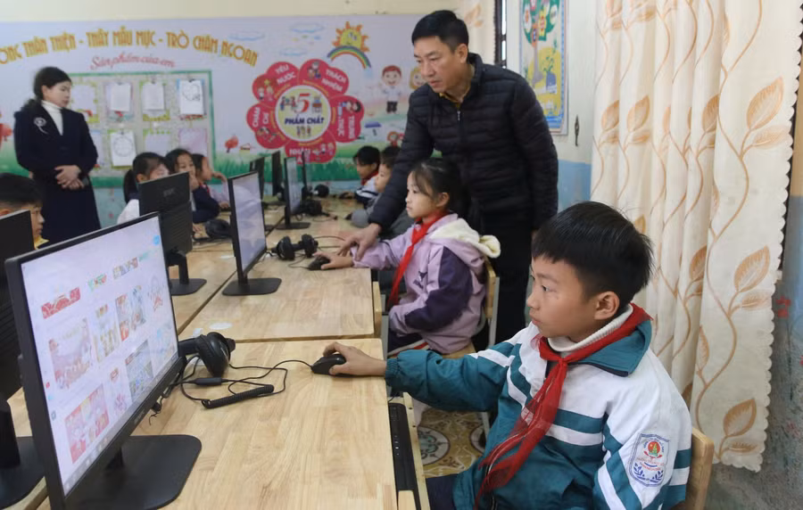 can-bo-giao-duc-cap-xa-vua-lam-vua-hoc-2.jpg
