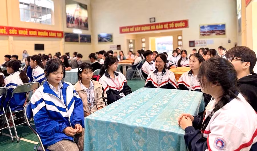 hoc-bong-gan-dinh-huong-nghe-nghiep-1.jpg