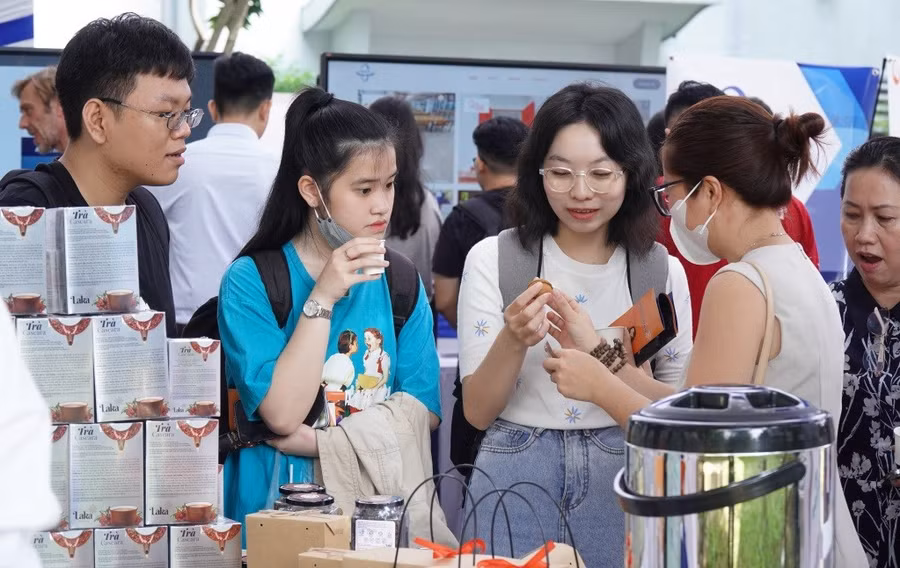 Hoạt động tại ngày hội “Bách khoa khởi nghiệp đổi mới sáng tạo trong kỷ nguyên số” tại Trường Đại học Bách khoa (Đại học Quốc gia TPHCM). Ảnh: N.T