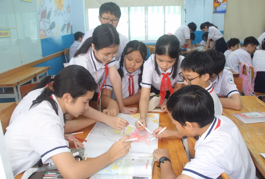 Tiết học của học sinh Trường THCS Nguyễn Du. Ảnh: M.A