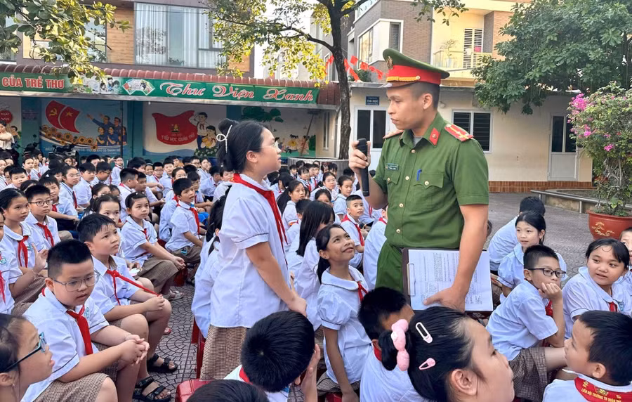 pho-bien-giao-duc-phap-luat-trong-nha-truong3.jpg