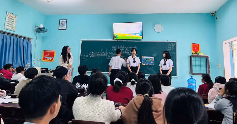Giờ học tại Trường THPT Phú Bài, TP Huế. Ảnh: NTCC