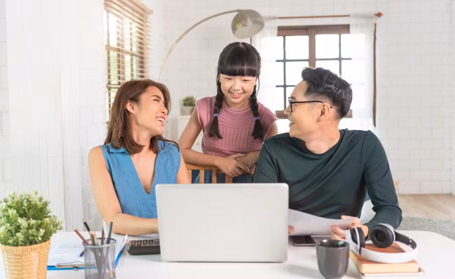 Gia đình chính là nơi đầu tiên và quan trọng nhất để trẻ học cách ứng phó với tình huống khẩn cấp trong cuộc sống. Ảnh: Everest.