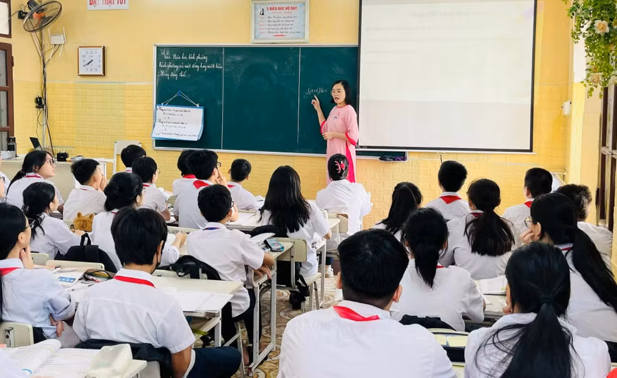 Những giờ ôn tập miệt mài của cô và trò Trường THCS Trần Bích San (Ninh Bình).