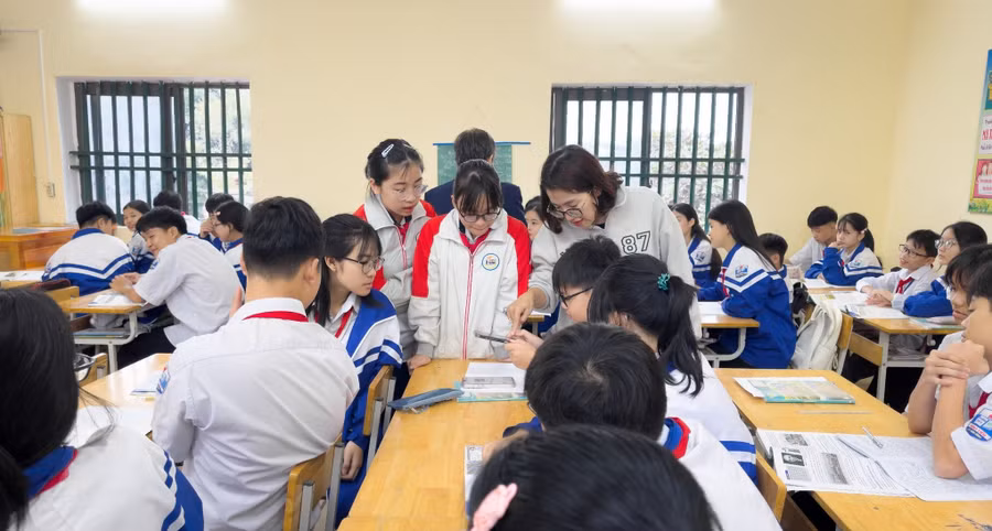 nhung-nguoi-thay-dung-sau-vach-xuat-phat-1.jpg