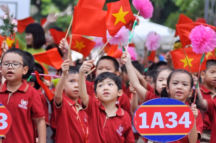 Học sinh trong ngày khai giảng năm học mới tại Hà Nội. Ảnh: INT