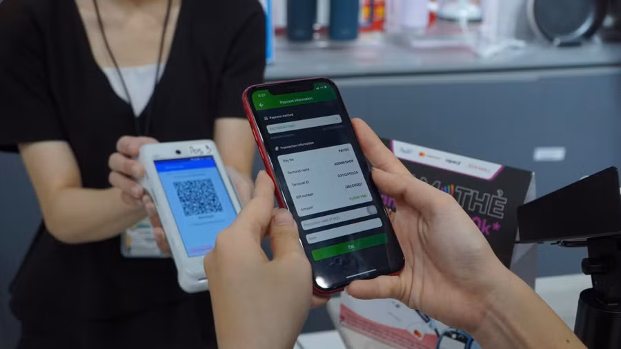 Thí sinh được khuyến cáo nên sử dụng các kênh có hỗ trợ thanh toán nhanh bằng QR code để tránh sai sót. Ảnh: Payoo