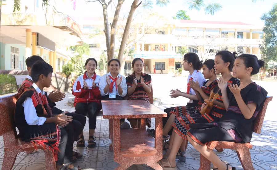 vuc-day-van-hoa-dan-toc-tu-truong-hoc-1.jpg