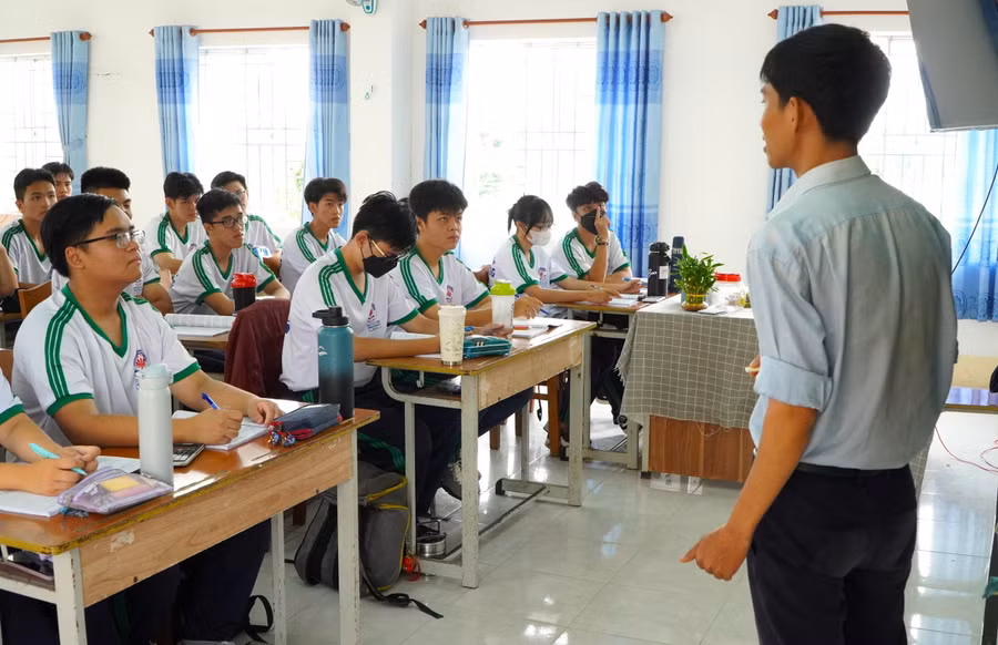 giu-gin-hinh-anh-va-su-ton-nghiem-cua-nha-giao3.jpg