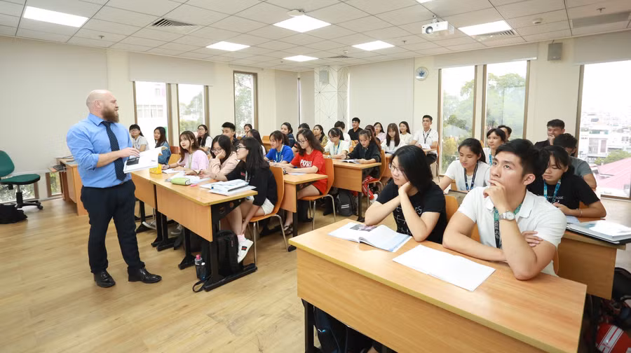 Giảng viên người nước ngoài tại Trường Đại học Quốc tế (Đại học Quốc gia TPHCM). Ảnh: N.Ngọc