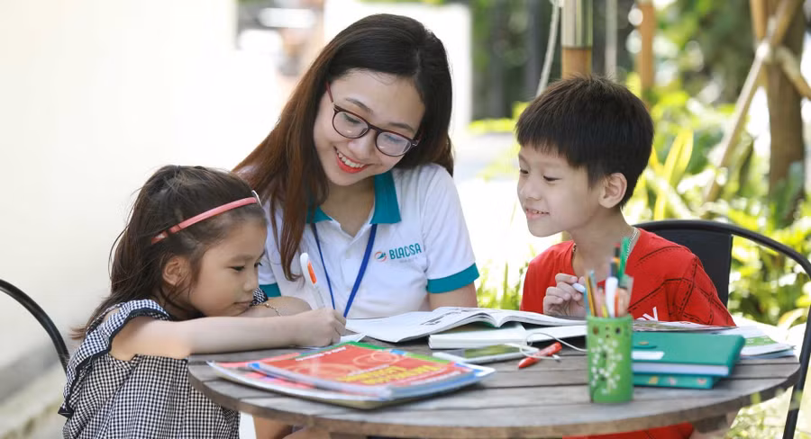 Nguyên nhân điểm chuẩn ngành sư phạm tăng là do “cú hích” từ các chính sách ưu tiên dành cho đào tạo giáo viên. Ảnh: ITN