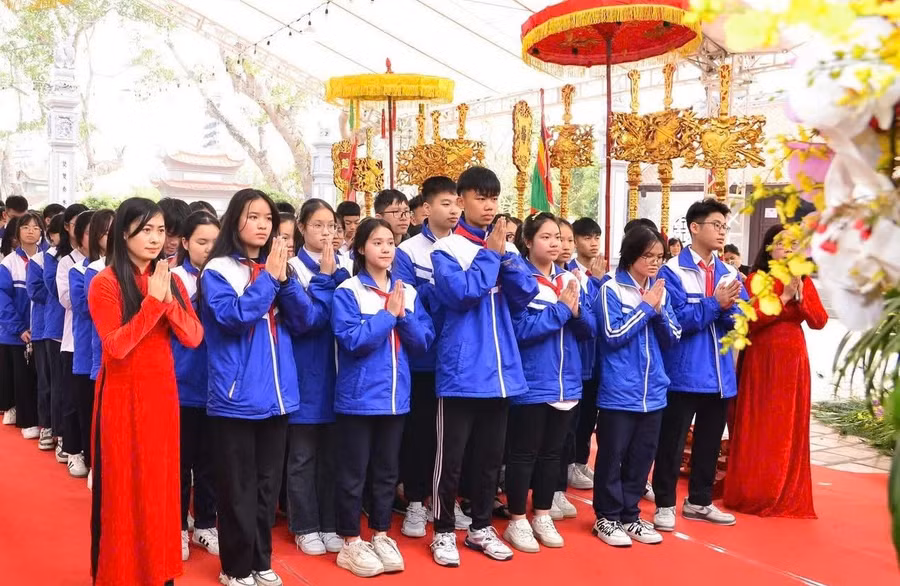 tu-trang-sach-den-thuc-tien-1.jpg