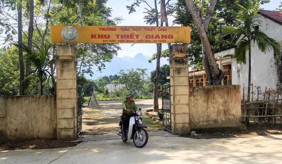trong-tranh-con-chu-ben-dong-song-ma-1.jpg