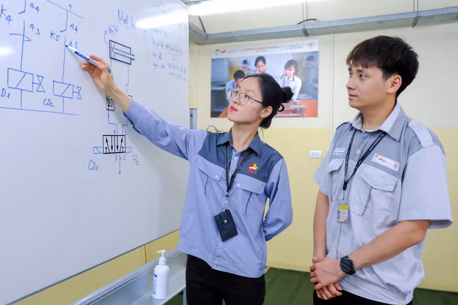 Sinh viên được đào tạo 2,5-3 năm, gắn chặt với doanh nghiệp, khi ra trường làm việc sẽ đem lại hiệu quả, năng suất cao.