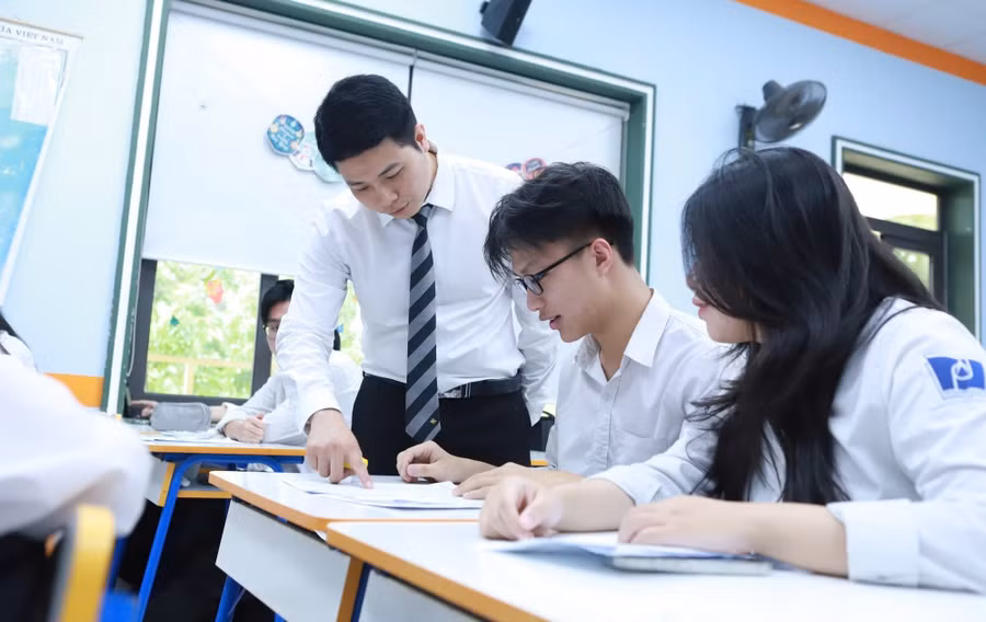Thầy trò Trường THPT Phan Đình Phùng (Hà Nội). Ảnh minh họa: INT