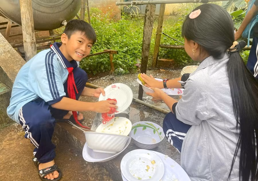 giu-chan-hoc-tro-bang-bua-an-va-yeu-thuong-1.jpg