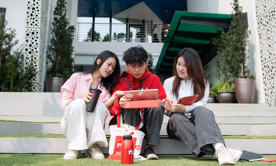 Sinh viên Trường Đại học Anh Quốc Việt Nam. Ảnh: NTCC