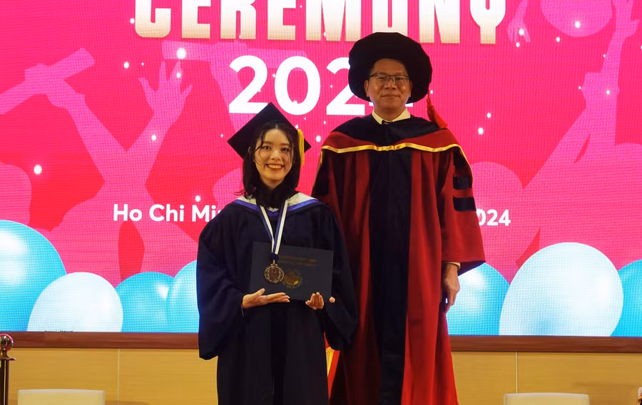 hanh-trinh-bao-ve-danh-hieu-thu-khoa-kep-1.jpg