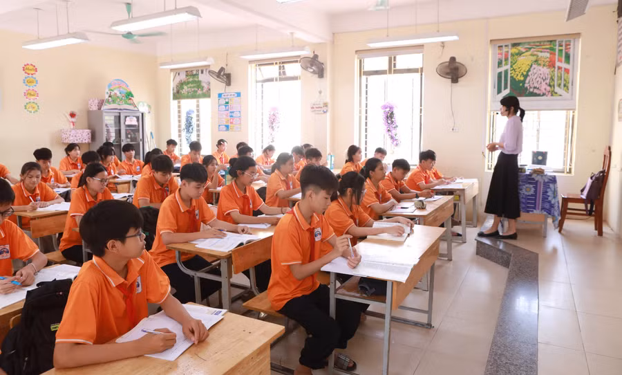 so-hoa-trong-tuyen-sinh-de-cham-dut-canh-xep-hang-thau-dem-1.jpg