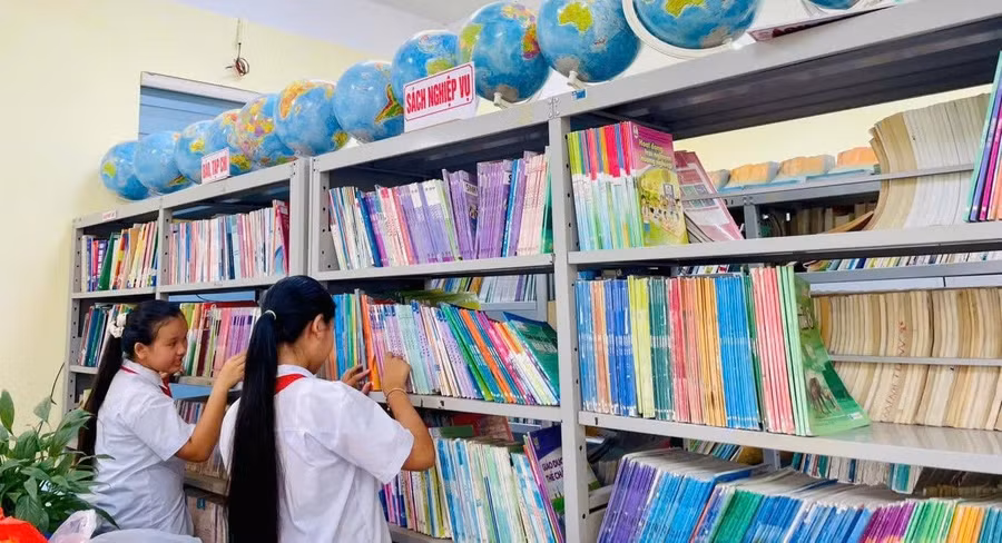 Sau giờ lên lớp, học sinh Việt Yên tìm đến thư viện để học tập.