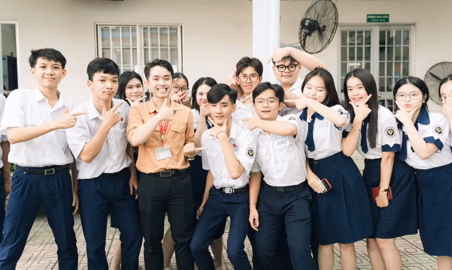 ganh-yeu-thuong-tiep-suc-cho-hoc-tro-2.jpg
