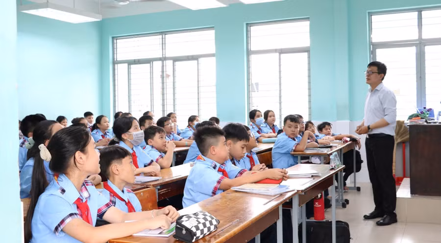 tphcm-mien-giam-hoc-phi-cho-hoc-sinh-thcs-1.jpg